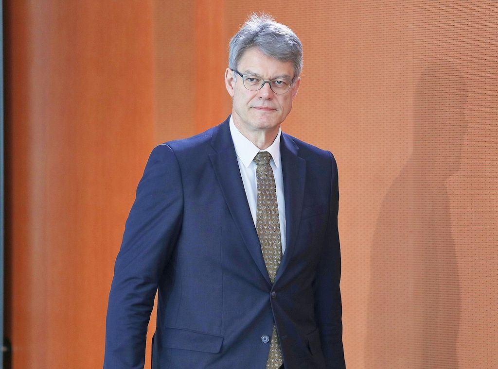 Verkehrsminister hält Zukunft von Bahnchef Lutz weiter offen