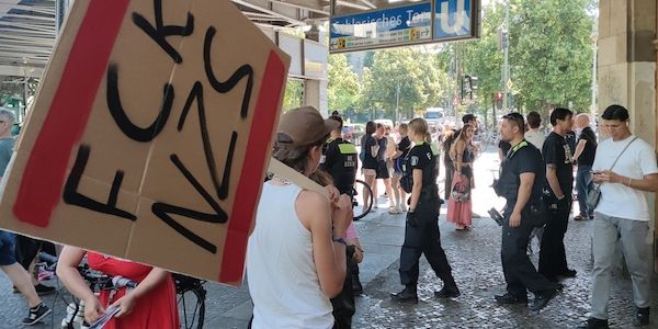 Großes Polizeiaufgebot bei AfD-"Begehung" im Görlitzer Park