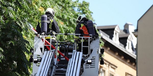 Dachstuhlbrände beschädigen Reihenhäuser in Bremen-Kattenesch schwer