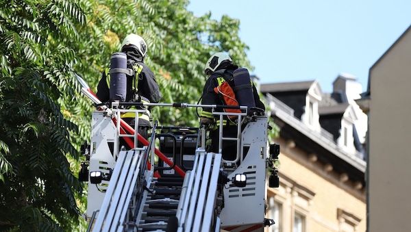 Dachstuhlbrände beschädigen Reihenhäuser in Bremen-Kattenesch schwer