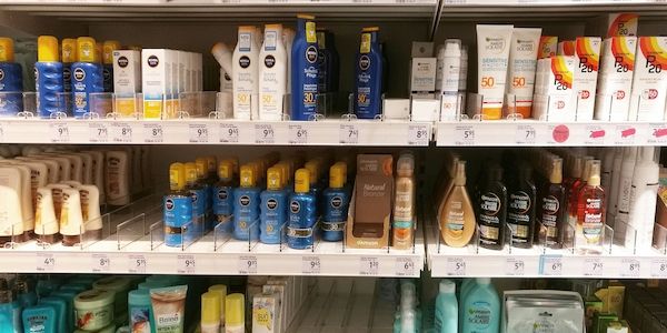 Krebshilfe hält Gratis-Sonnencreme für "bedingt sinnvoll"