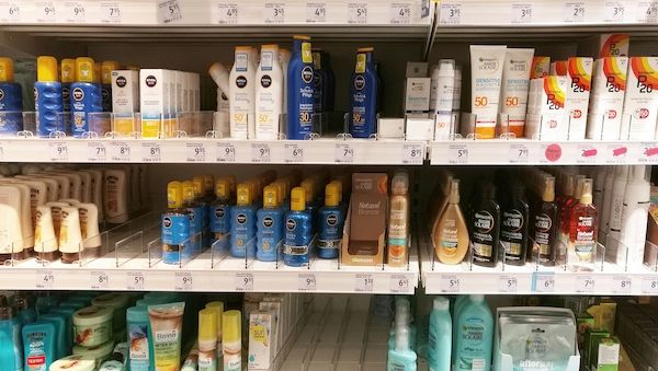 Krebshilfe hält Gratis-Sonnencreme für "bedingt sinnvoll"