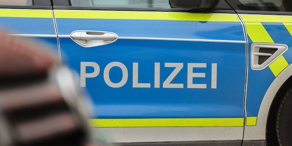 Polizeibeamter bricht sich bei Festnahme das Bein im Bezirk Marzahn-Hellersdorf 