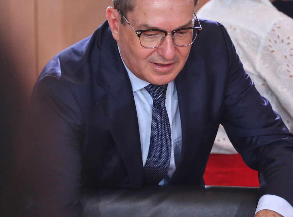 Abschiebungen: Innenminister will mit Taliban zusammenarbeiten