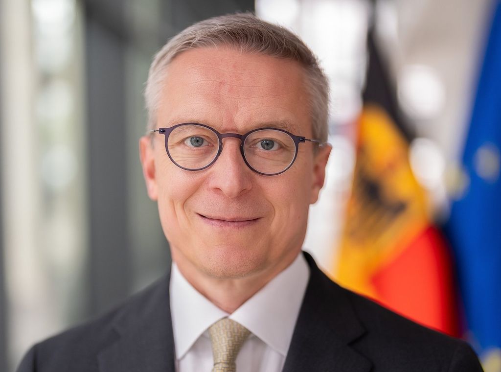 Bundesdigitalminister Dr. Karsten Wildberger stellt bei KI-Konferenz neues Beratungsangebot für Unternehmen vor
