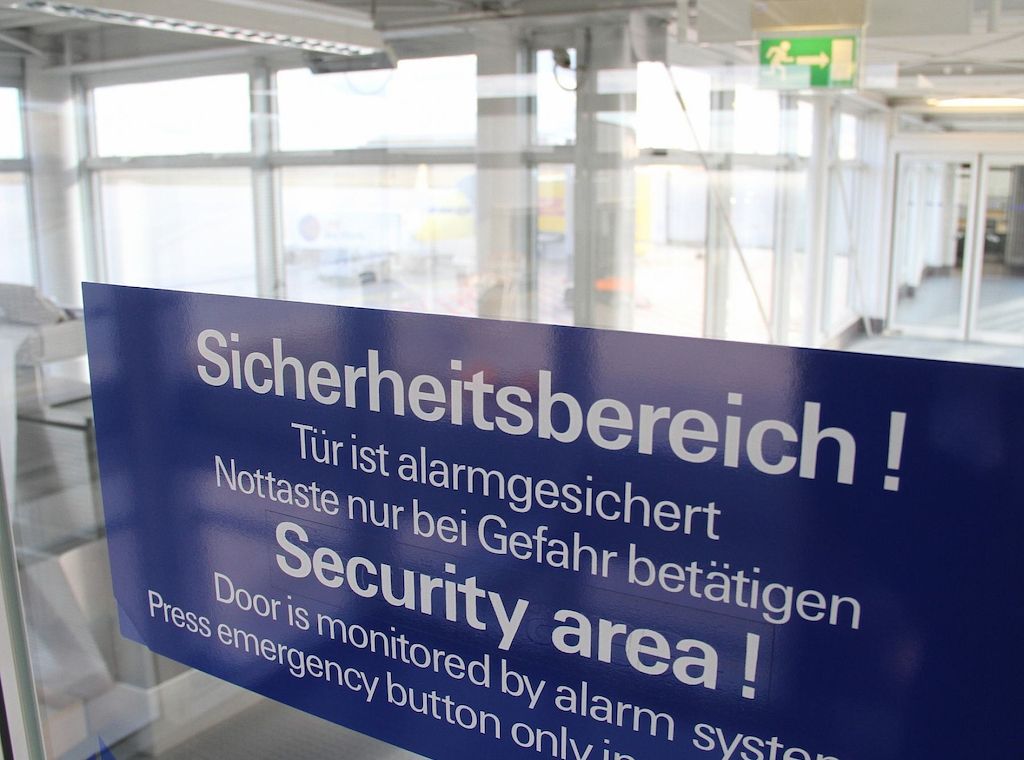 Abgelehnter Asylbewerber flieht aus Flughafenverfahren