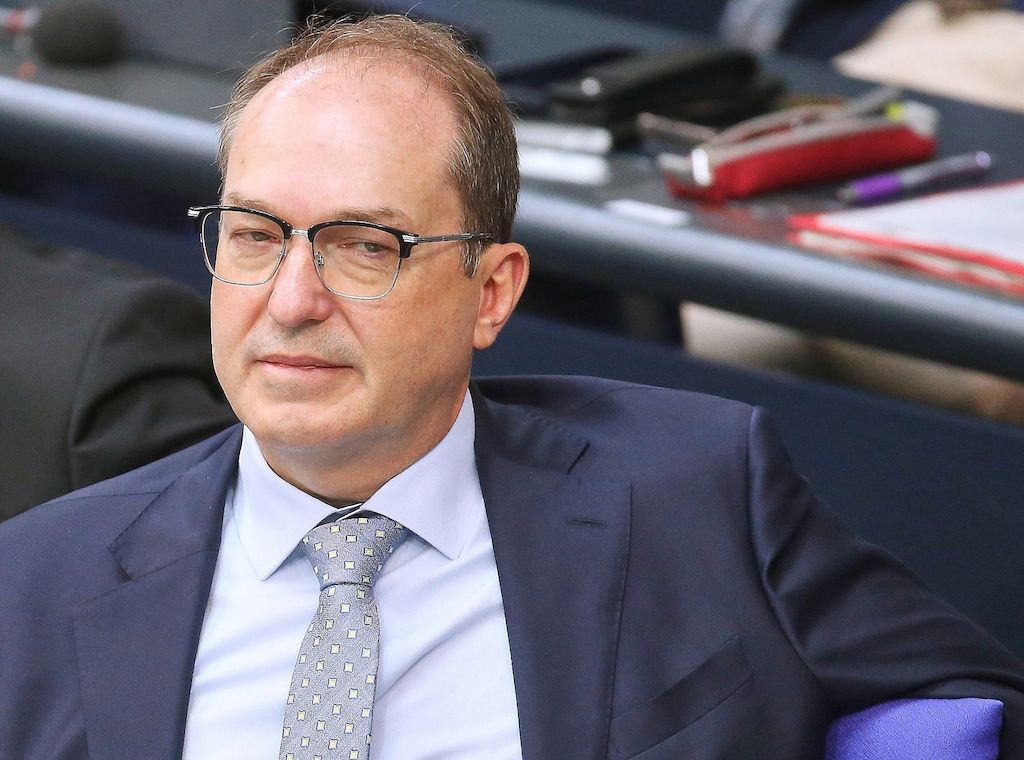 Verhandlungen mit Taliban: SPD warnt Dobrindt vor Normalisierung