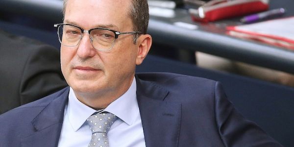 Verhandlungen mit Taliban: SPD warnt Dobrindt vor Normalisierung