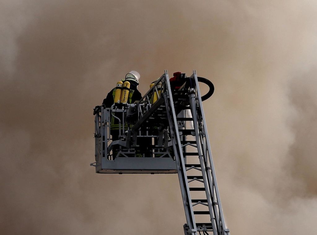Brandenburger Ministerpräsident dankt Feuerwehrleuten nach Waldbränden