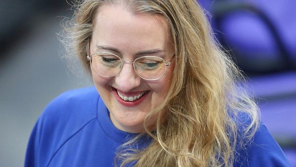 Dröge will Preis für Deutschland-Ticket wieder auf 49 Euro senken