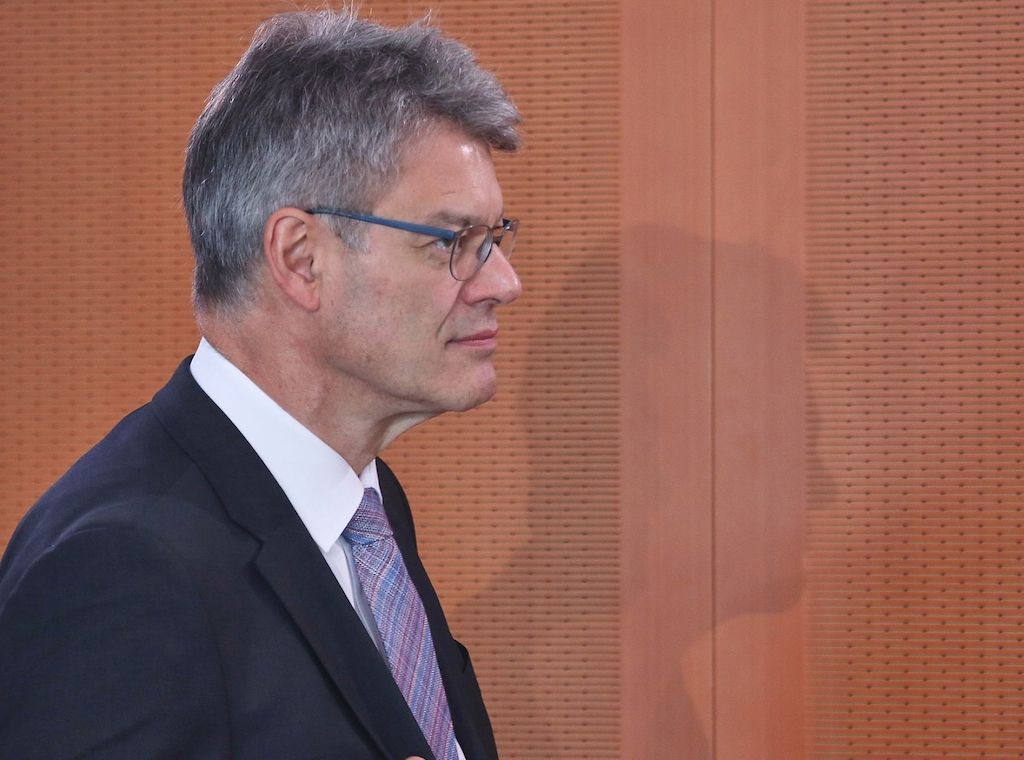 Schnieder erwägt Preisanpassung von Deutschlandticket an Inflation