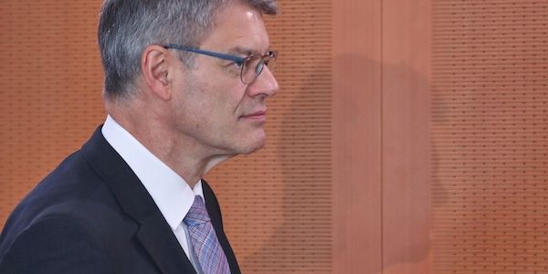 Schnieder erwägt Preisanpassung von Deutschlandticket an Inflation