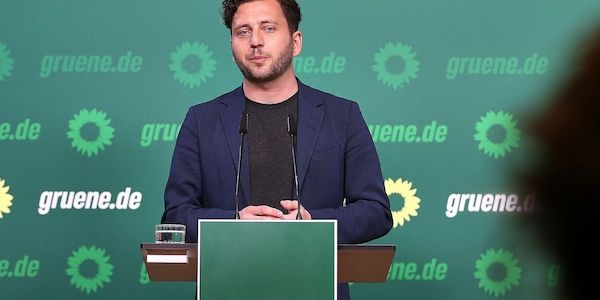 Grünen-Chef distanziert sich von polizeikritischen Aussagen