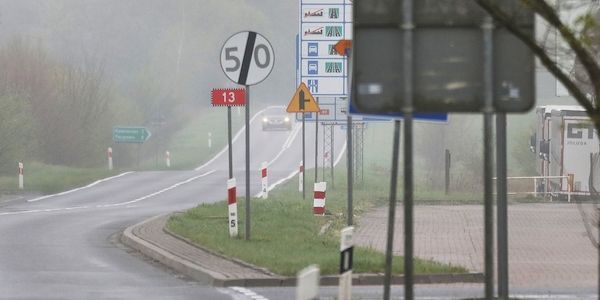 Rhein lobt verschärfte Grenzkontrollen als "starkes Signal"