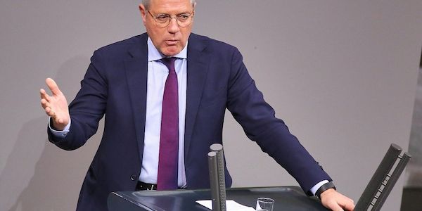 Röttgen plädiert für Beschlagnahme russischen Staatsvermögens
