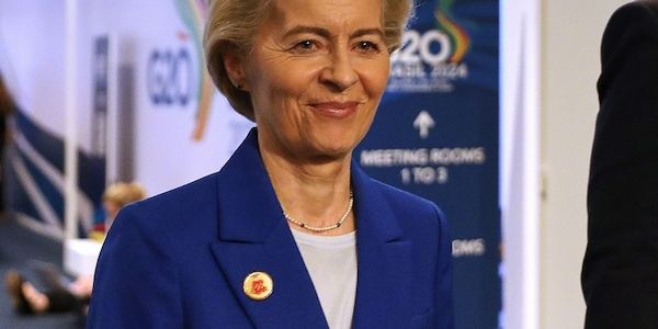 Laschet verteidigt Karlspreis für von der Leyen