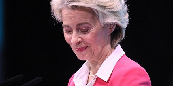 Von der Leyen mit Karlspreis ausgezeichnet