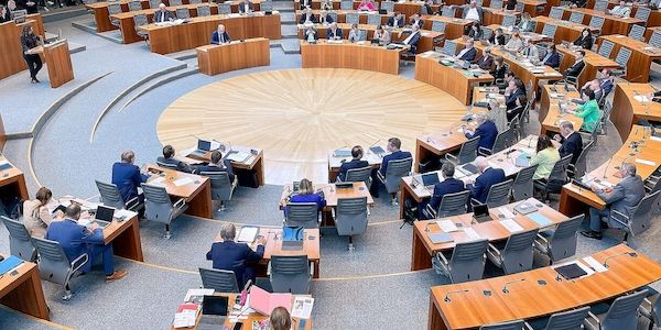 SPD wirft Wüst Missachtung des NRW-Landtags vor