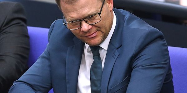 Schneider will Regelungsbedarf für Hitzeschutz prüfen lassen