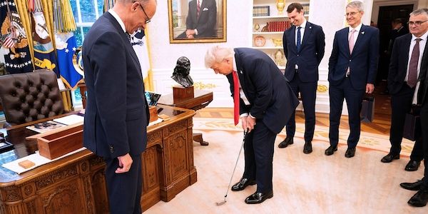 Merz schenkte Trump auch noch einen Golfschläger