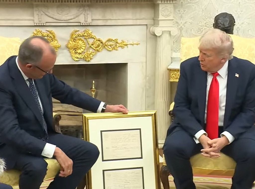 Merz und Trump tauschen im Oval Office Höflichkeiten aus