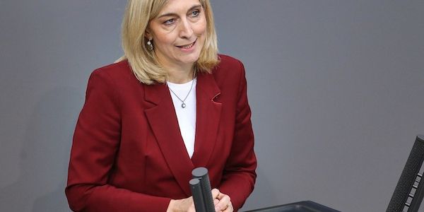 Warken will Haushaltsausschuss über Maskenbericht informieren