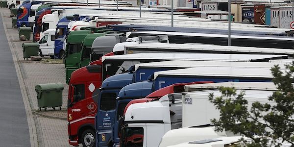 Etwas weniger mautpflichtige Lkws auf Autobahnen