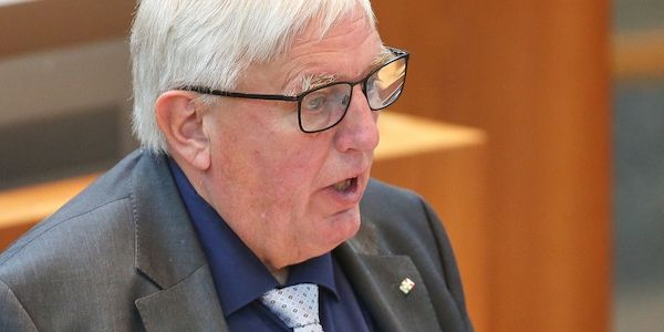 Lauman will Aufgaben zwischen Apotheken und Ärzten neu aufteilen