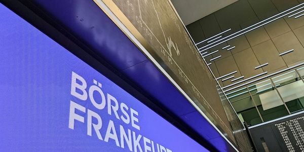 Dax lässt nach - Warten auf Einigung bei Handelsgesprächen