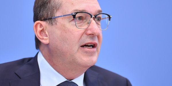 Dobrindt warnt vor wachsender Gewalt junger Extremisten
