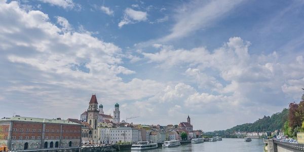 Auto erfasst in Passau mehrere Menschen