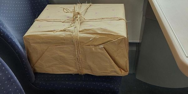 Herrenloses Paket mit Schallplattenspieler löst Polizeieinsatz in Hamburg-Altona aus
