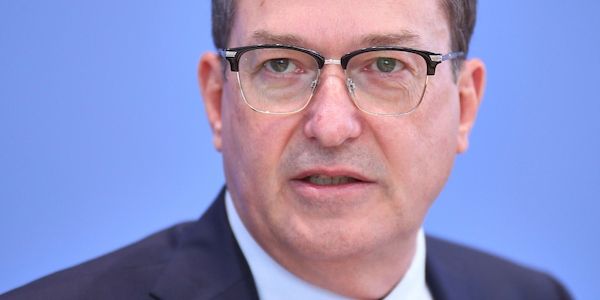 Asyl: Dobrindt will Notlagen-Klärung durch EuGH