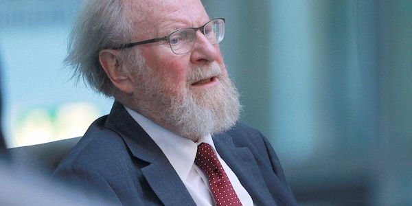 Thierse findet strenge Kleiderordnung im Bundestag angemessen