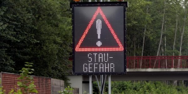 Schwerer Lkw-Unfall auf A1 bei Oyten führt zu stundenlanger Vollsperrung