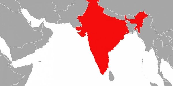 Berichte: Brite überlebt Flugzeugabsturz in Indien