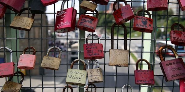 Studie: Beziehungszufriedenheit schwankt im Tagesverlauf