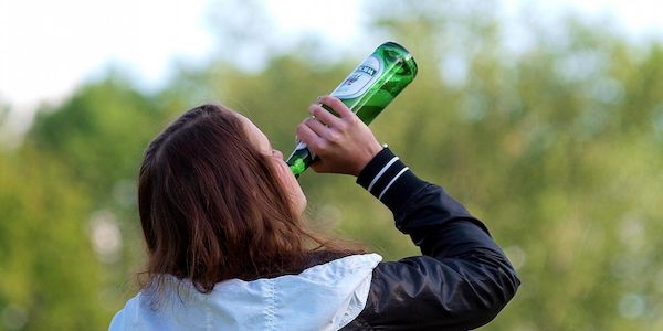 Drogenbeauftragter warnt vor Alkohol- und Tabakproblem