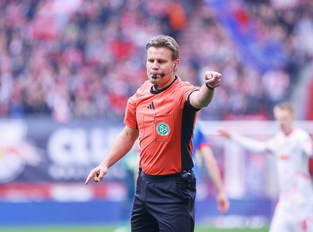 Ex-Schiedsrichter Brych erwartet mehr KI-Einsatz bei Fußballspielen