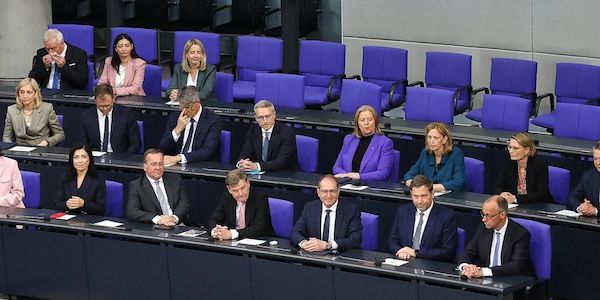 Bericht: Bundesregierung will sich 208 neue Stellen schaffen