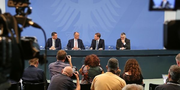 Merz will Kritik an "Drecksarbeit"-Äußerung nicht kommentieren