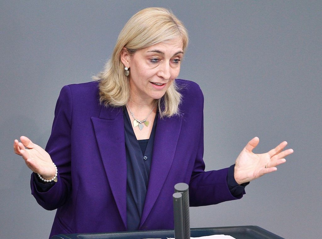 Kassen erzielen hohen Überschuss - Warken sieht keine Entspannung