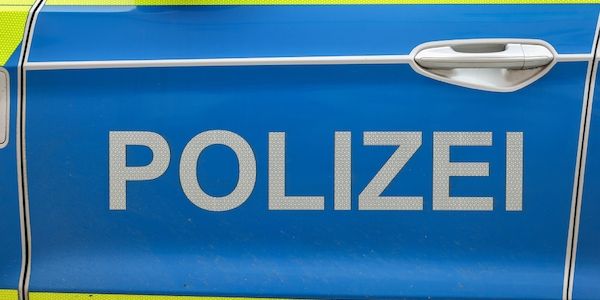 Autofahrer stirbt nach Unfall in Berlin-Mitte