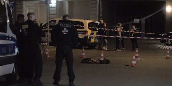 Polizist nach Messerangriff in Berliner-Neukölln schwebt in Lebensgefahr