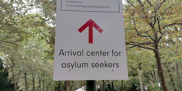 Kritik an Flüchtlingsunterkunft in Tegel reißt nicht ab