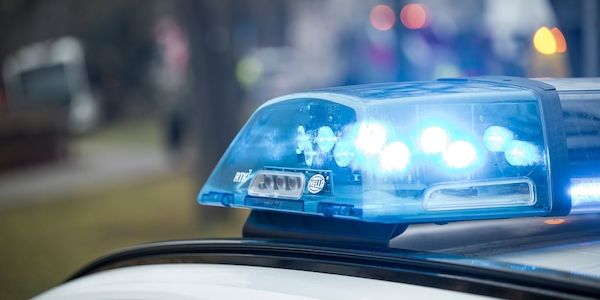 Räuber in «Polizei»-Shirts überfallen Getränkemarkt in Berlin