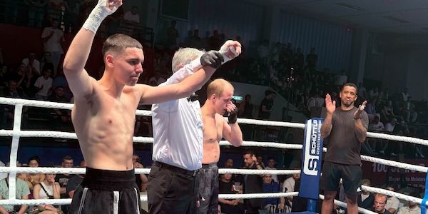 Mit 15 Jahren: Berliner Boxer gewinnt ersten Profikampf