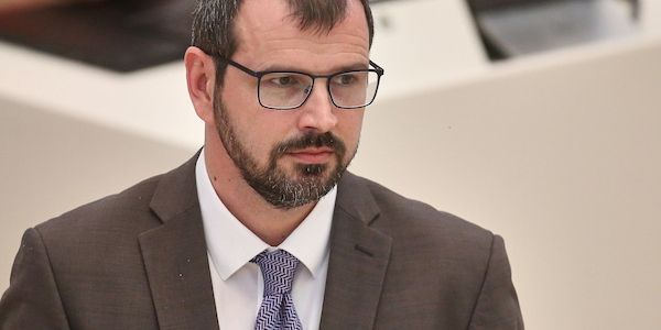 Bildungsminister unterstützt Petition für Kinderrechte im Grundgesetz