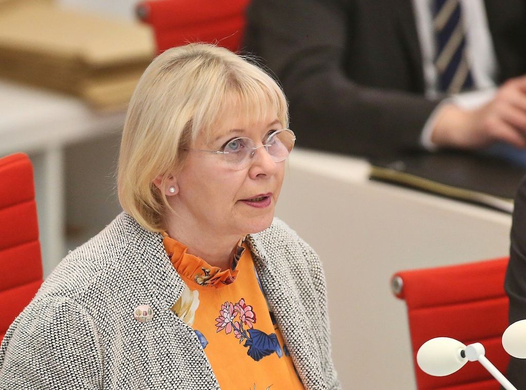 Brandenburger Landtagspräsidentin fordert Kinderrechte im Grundgesetz