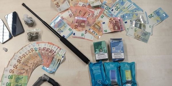 Polizei Köln stellt bei Einsatz in Kalk Drogen und Waffen sicher